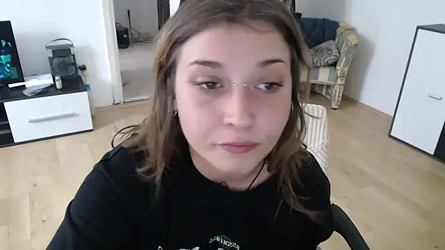 Snapshot of Aliens4twenty chatting on 10/09/25, 10:24 Aliens4twenty online show from 10/09/25, 10:24