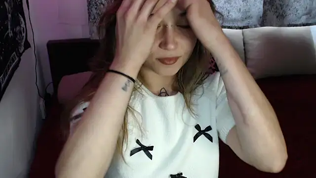Snapshot of Aliens4twenty chatting on 10/17/25, 12:08 Aliens4twenty online show from 10/17/25, 12:08