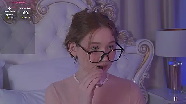 Snapshot of NancySmitts chatting on 09/26/25, 04:00 NancySmitts online show from 09/26/25, 04:00