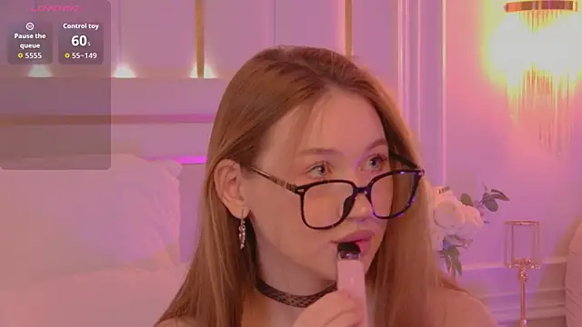 Snapshot of NancySmitts chatting on 10/25/25, 03:51 NancySmitts online show from 10/25/25, 03:51