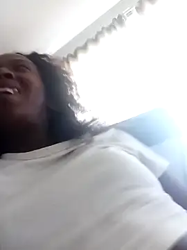 Snapshot of RFeltomWhitJ chatting on 10/16/25, 12:28 RFeltomWhitJ online show from 10/16/25, 12:28