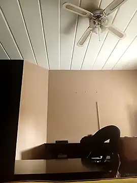 Snapshot of RFeltomWhitJ chatting on 10/19/25, 09:32 RFeltomWhitJ online show from 10/19/25, 09:32