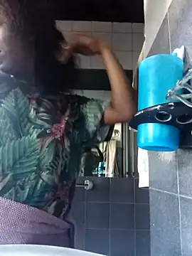 Snapshot of RFeltomWhitJ chatting on 11/09/25, 05:28 RFeltomWhitJ online show from 11/09/25, 05:28