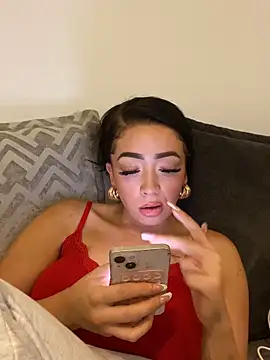 Snapshot of ItsCOCOx chatting on 09/24/25, 07:39 ItsCOCOx online show from 09/24/25, 07:39