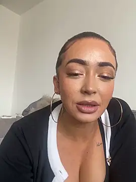 Snapshot of ItsCOCOx chatting on 10/04/25, 12:58 ItsCOCOx online show from 10/04/25, 12:58