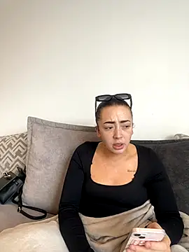 Snapshot of ItsCOCOx chatting on 10/27/25, 03:16 ItsCOCOx online show from 10/27/25, 03:16