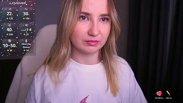 Snapshot of SofieBloom chatting on 10/22/25, 08:19 SofieBloom online show from 10/22/25, 08:19