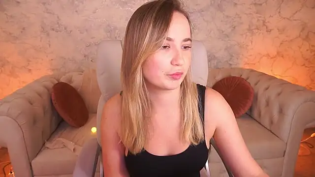 Snapshot of SofieBloom chatting on 11/03/25, 12:02 SofieBloom online show from 11/03/25, 12:02