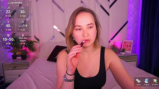 Snapshot of SofieBloom chatting on 11/06/25, 11:48 SofieBloom online show from 11/06/25, 11:48