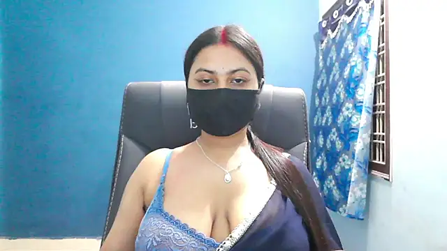 Snapshot of SassyWildCouple chatting on 10/08/25, 01:53 SassyWildCouple online show from 10/08/25, 01:53