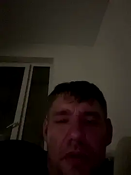 Snapshot of zenis0903 chatting on 11/07/25, 12:32 zenis0903 online show from 11/07/25, 12:32