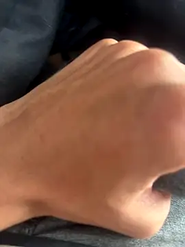 Snapshot of Coloureddickforyou chatting on 09/15/25, 02:28 Coloureddickforyou online show from 09/15/25, 02:28