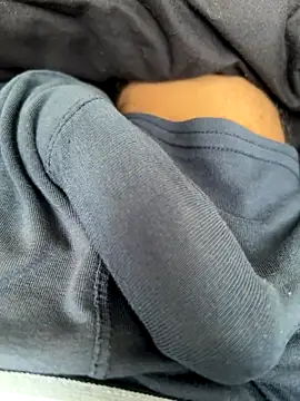 Snapshot of Coloureddickforyou chatting on 11/26/25, 08:48 Coloureddickforyou online show from 11/26/25, 08:48