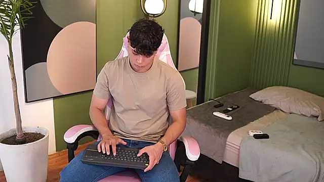 Ethan occonor online show from 09/24/25, 06:44