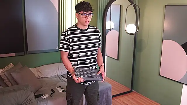 Ethan occonor online show from 10/01/25, 01:06