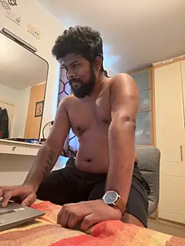 Snapshot of CrazyShashank chatting on 10/26/25, 01:06 CrazyShashank online show from 10/26/25, 01:06