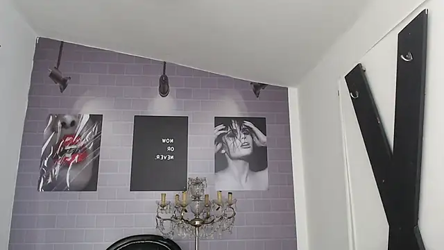 Snapshot of aleesha_cameron02 chatting on 11/04/25, 12:04 aleesha cameron02 online show from 11/04/25, 12:04