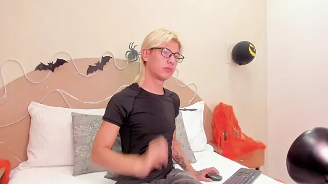 Enrrixxx  online show from 10/31/25, 07:26