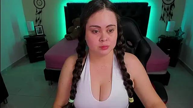 Snapshot of LolaVillalobos chatting on 10/12/25, 01:32 LolaVillalobos online show from 10/12/25, 01:32