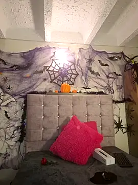 Snapshot of karol_rose chatting on 10/12/25, 01:48 karol rose online show from 10/12/25, 01:48