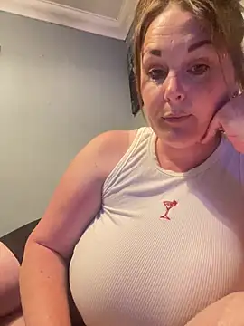 Snapshot of laceygreen chatting on 07/25/26, 11:02 laceygreen online show from 07/25/26, 11:02