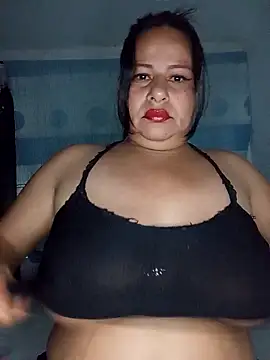 Snapshot of RosenRot07 chatting on 10/05/25, 01:42 RosenRot07 online show from 10/05/25, 01:42