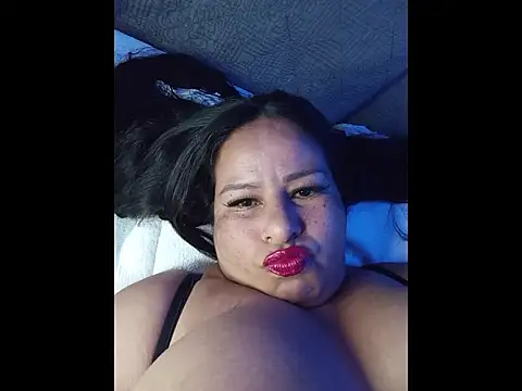 Snapshot of RosenRot07 chatting on 11/05/25, 03:28 RosenRot07 online show from 11/05/25, 03:28