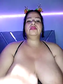 Snapshot of RosenRot07 chatting on 12/21/25, 02:24 RosenRot07 online show from 12/21/25, 02:24