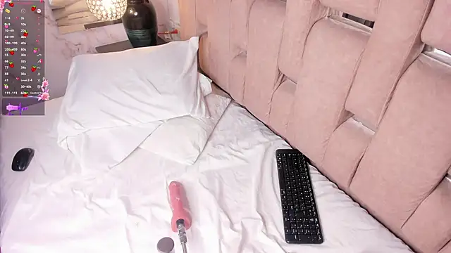 Snapshot of NinaCapelli chatting on 11/11/25, 04:56 NinaCapelli online show from 11/11/25, 04:56