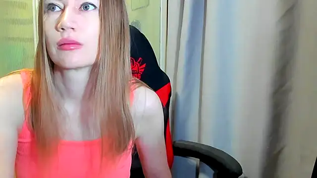 Snapshot of JessFoxxx chatting on 06/04/26, 02:17 JessFoxxx online show from 06/04/26, 02:17