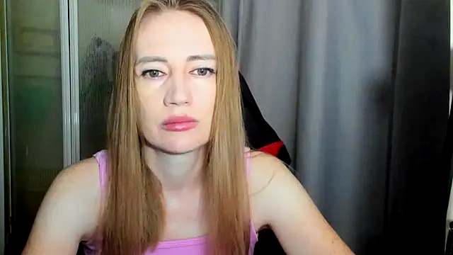 Snapshot of JessFoxxx chatting on 06/11/26, 02:11 JessFoxxx online show from 06/11/26, 02:11