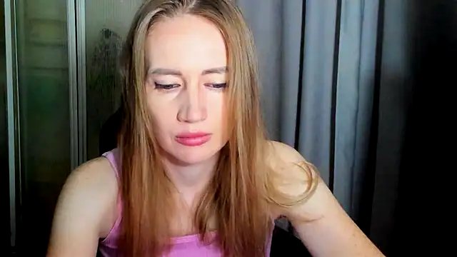 Snapshot of JessFoxxx chatting on 06/12/26, 03:05 JessFoxxx online show from 06/12/26, 03:05