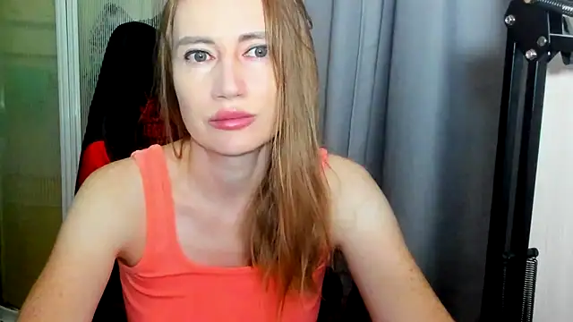 Snapshot of JessFoxxx chatting on 06/13/26, 02:42 JessFoxxx online show from 06/13/26, 02:42