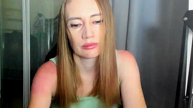 Snapshot of JessFoxxx chatting on 06/17/26, 02:58 JessFoxxx online show from 06/17/26, 02:58