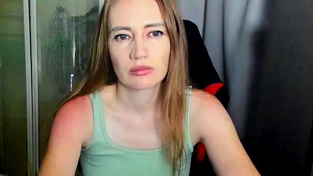 Snapshot of JessFoxxx chatting on 06/18/26, 02:56 JessFoxxx online show from 06/18/26, 02:56