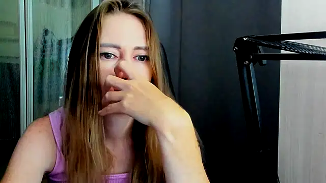 Snapshot of JessFoxxx chatting on 06/26/26, 12:59 JessFoxxx online show from 06/26/26, 12:59