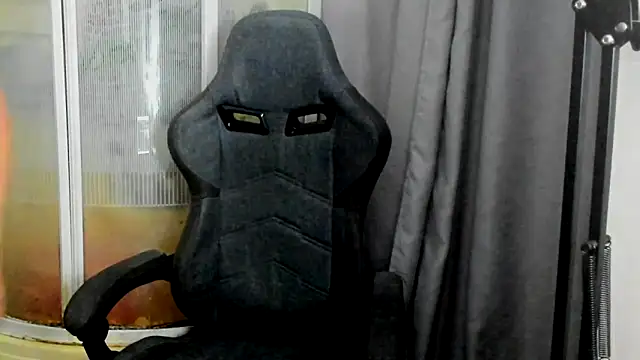 Snapshot of JessFoxxx chatting on 06/29/26, 12:28 JessFoxxx online show from 06/29/26, 12:28