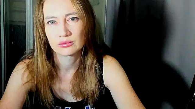 Snapshot of JessFoxxx chatting on 07/27/26, 01:45 JessFoxxx online show from 07/27/26, 01:45