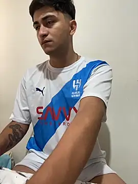 Snapshot of Tavinho067 chatting on 10/27/25, 05:17 Tavinho067 online show from 10/27/25, 05:17