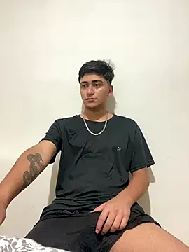 Snapshot of Tavinho067 chatting on 11/10/25, 08:52 Tavinho067 online show from 11/10/25, 08:52