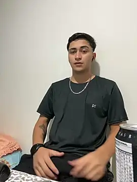 Snapshot of Tavinho067 chatting on 11/12/25, 02:34 Tavinho067 online show from 11/12/25, 02:34