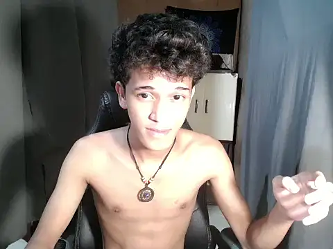 Snapshot of kenbigcockxx chatting on 11/04/25, 04:17 kenbigcockxx online show from 11/04/25, 04:17