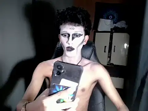 Snapshot of kenbigcockxx chatting on 11/05/25, 05:02 kenbigcockxx online show from 11/05/25, 05:02