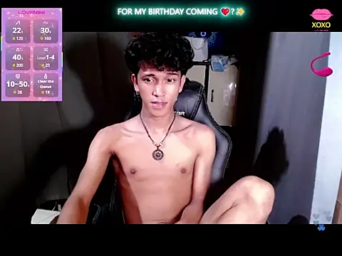 Snapshot of kenbigcockxx chatting on 11/06/25, 05:36 kenbigcockxx online show from 11/06/25, 05:36