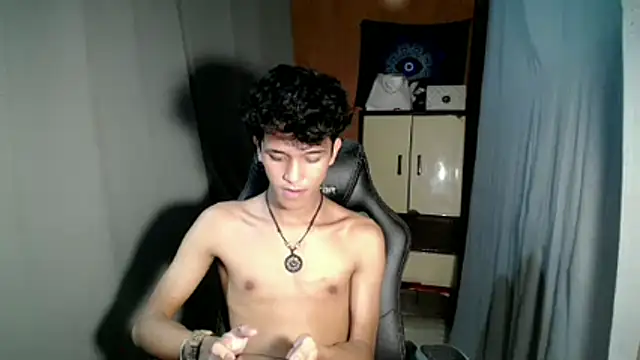 Snapshot of kenbigcockxx chatting on 11/11/25, 06:08 kenbigcockxx online show from 11/11/25, 06:08