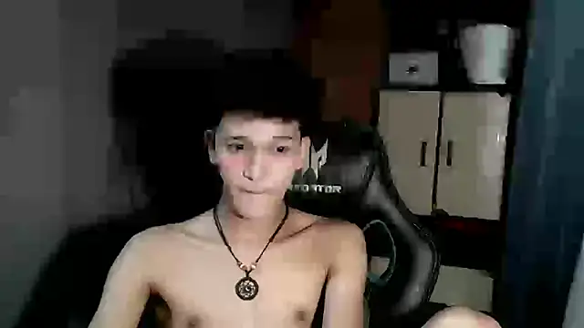 Snapshot of kenbigcockxx chatting on 11/19/25, 03:23 kenbigcockxx online show from 11/19/25, 03:23