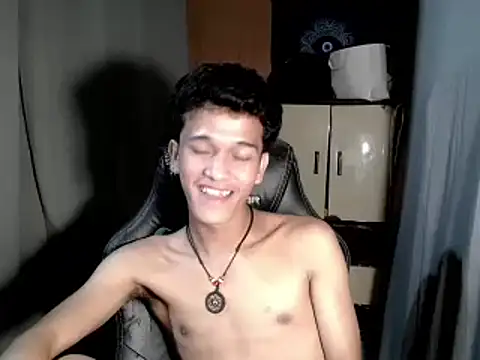 Snapshot of kenbigcockxx chatting on 11/21/25, 08:07 kenbigcockxx online show from 11/21/25, 08:07