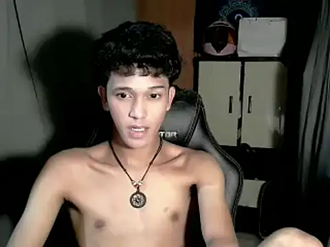 Snapshot of kenbigcockxx chatting on 11/23/25, 06:19 kenbigcockxx online show from 11/23/25, 06:19