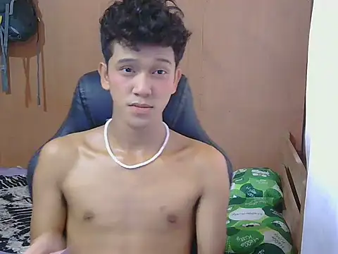 Snapshot of kenbigcockxx chatting on 12/20/25, 01:56 kenbigcockxx online show from 12/20/25, 01:56