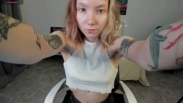 Snapshot of tattoo_art_baby chatting on 09/15/25, 01:27 tattoo art baby online show from 09/15/25, 01:27